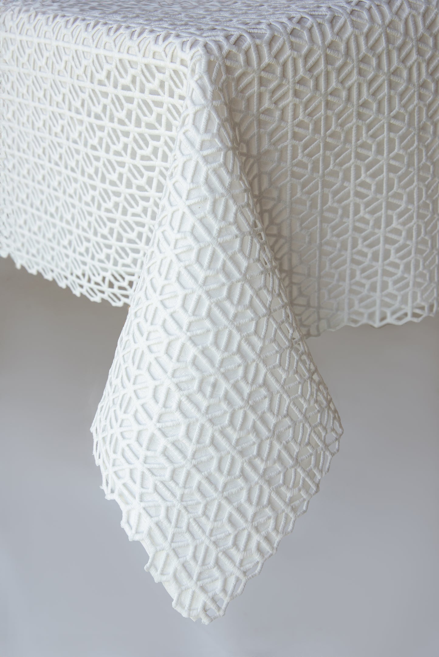 Bissana Lace Tablecloth Lined