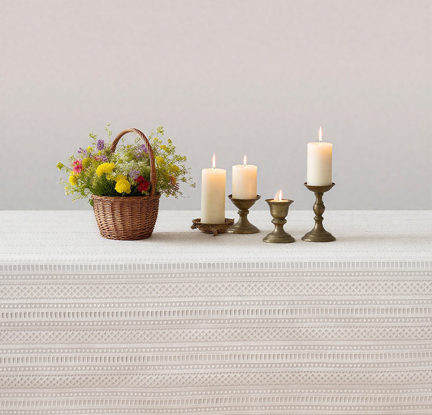 Loressa Lace Tablecloth Lined