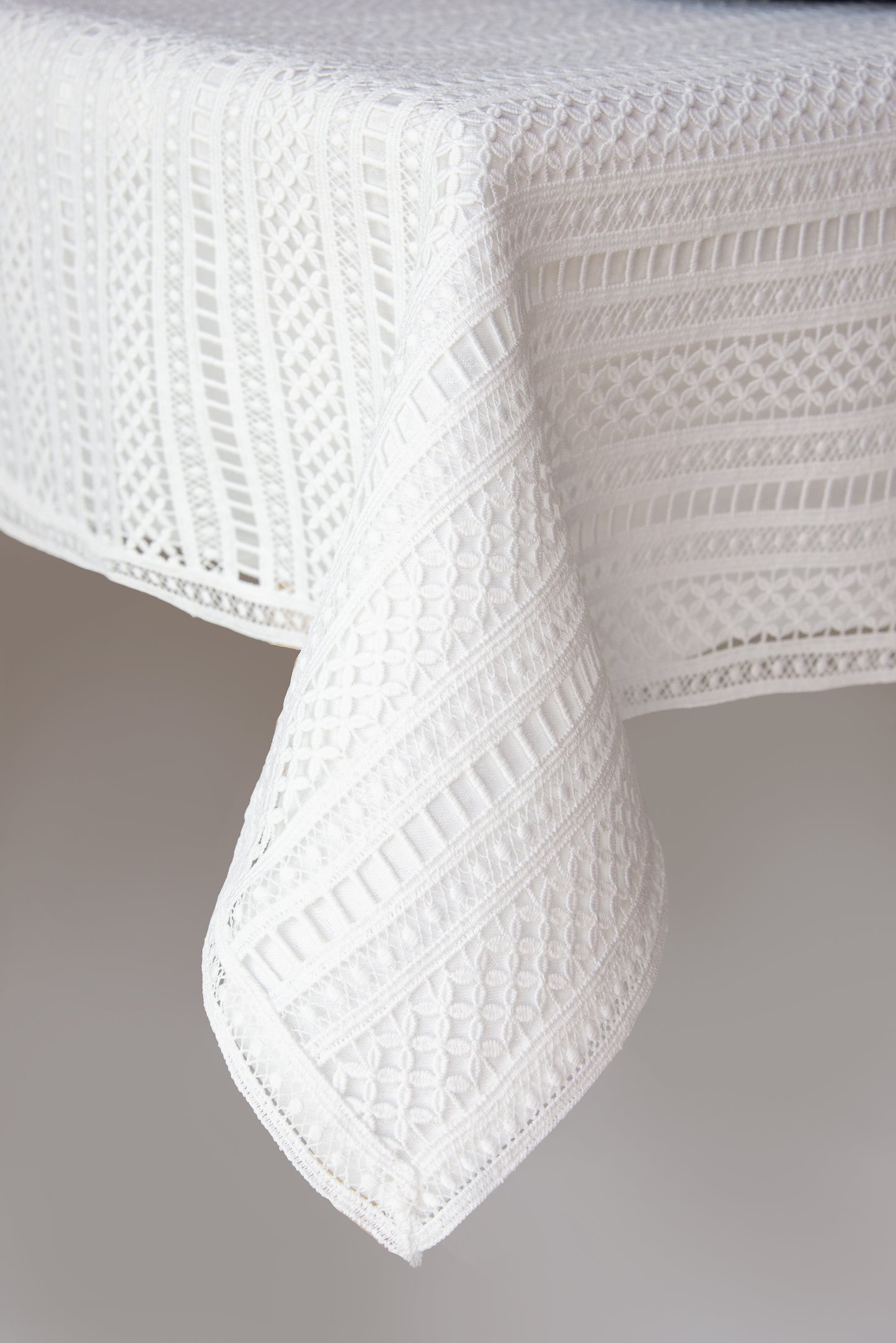 Loressa Lace Tablecloth Lined
