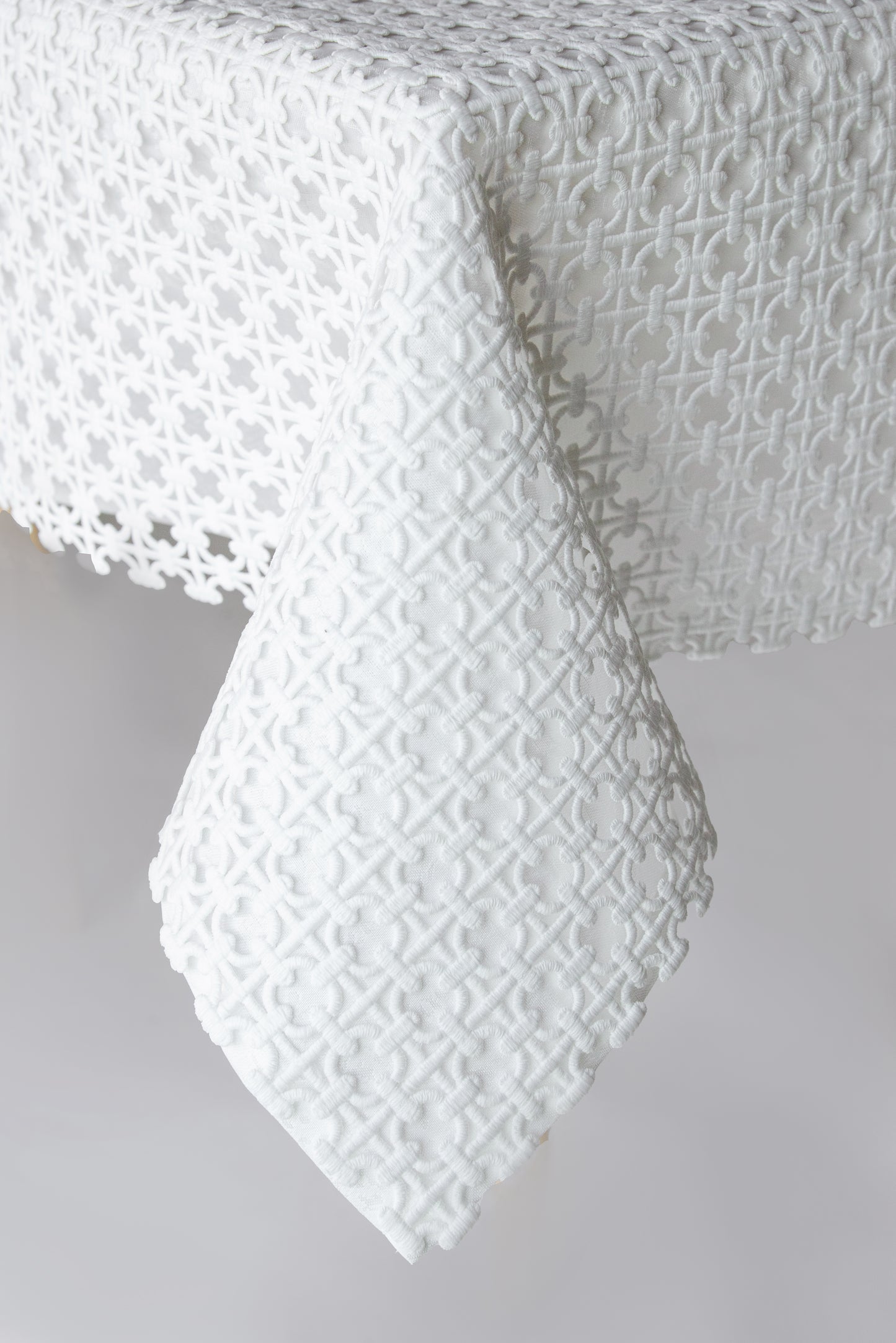 Manorola Lace Tablecloth Lined