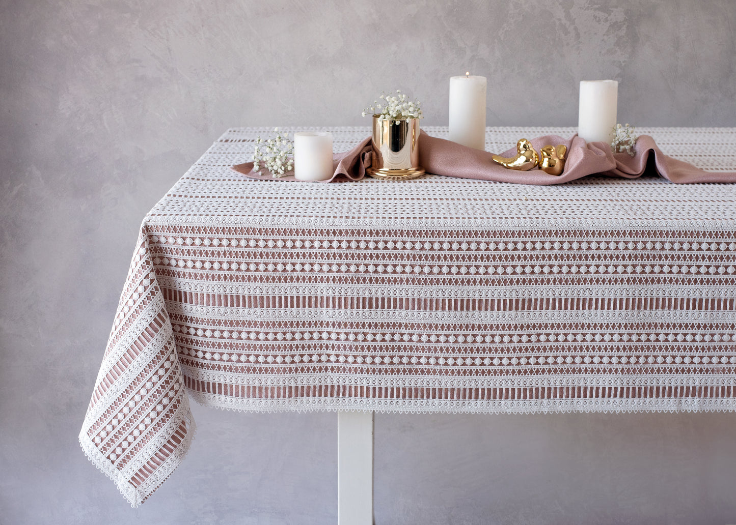 Chameleon Lace Tablecloth Lined