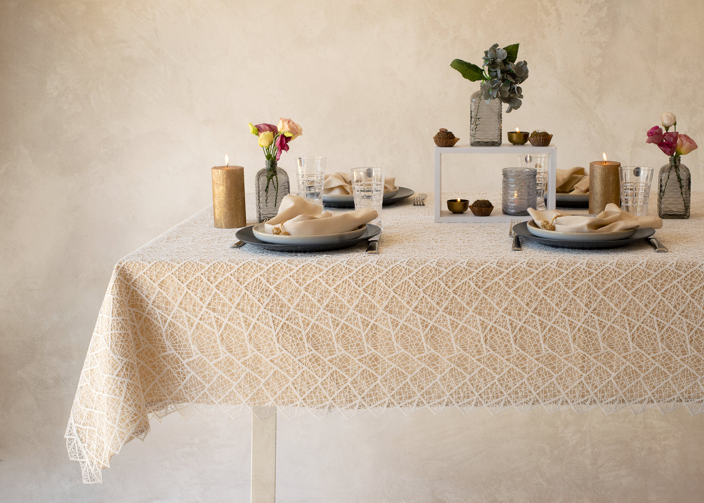 Sherlin Lace Tablecloth Lined