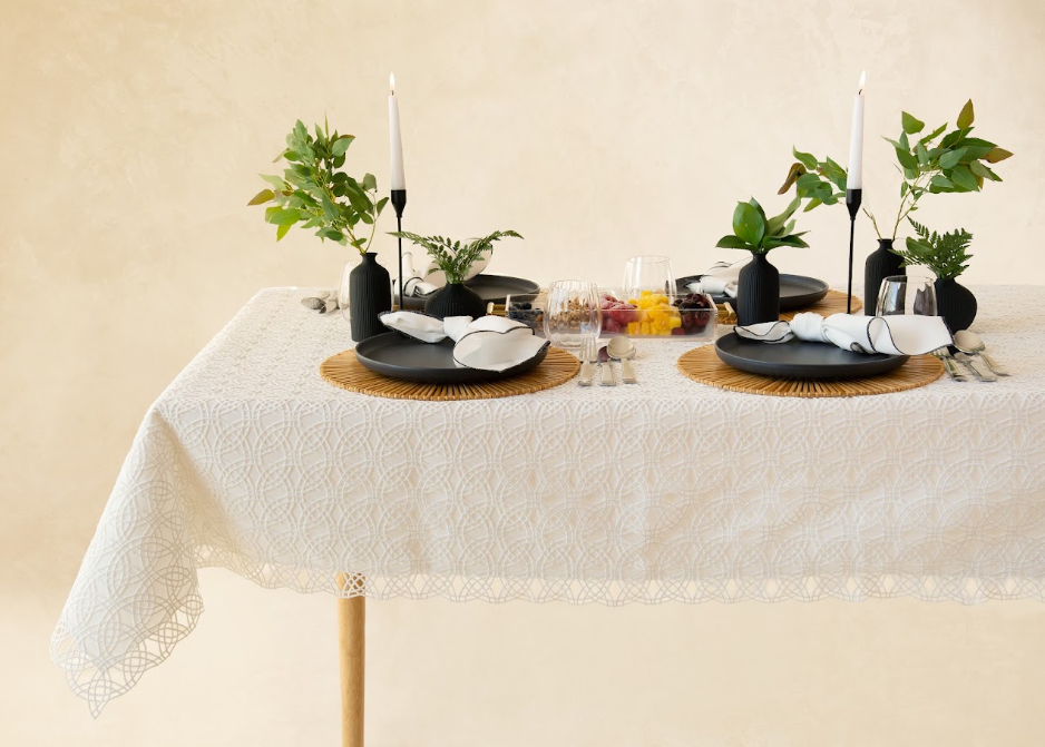 Trise Lace Tablecloth Lined